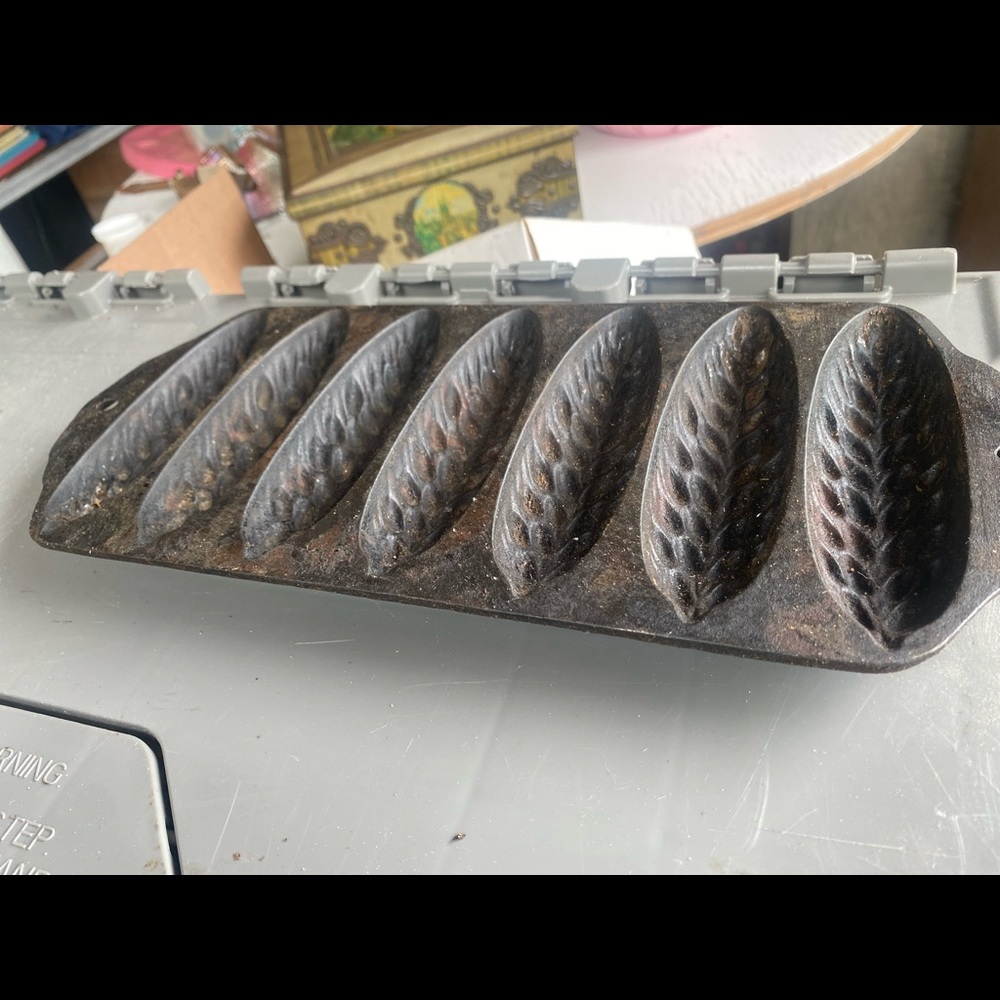 Corn cast iron pan